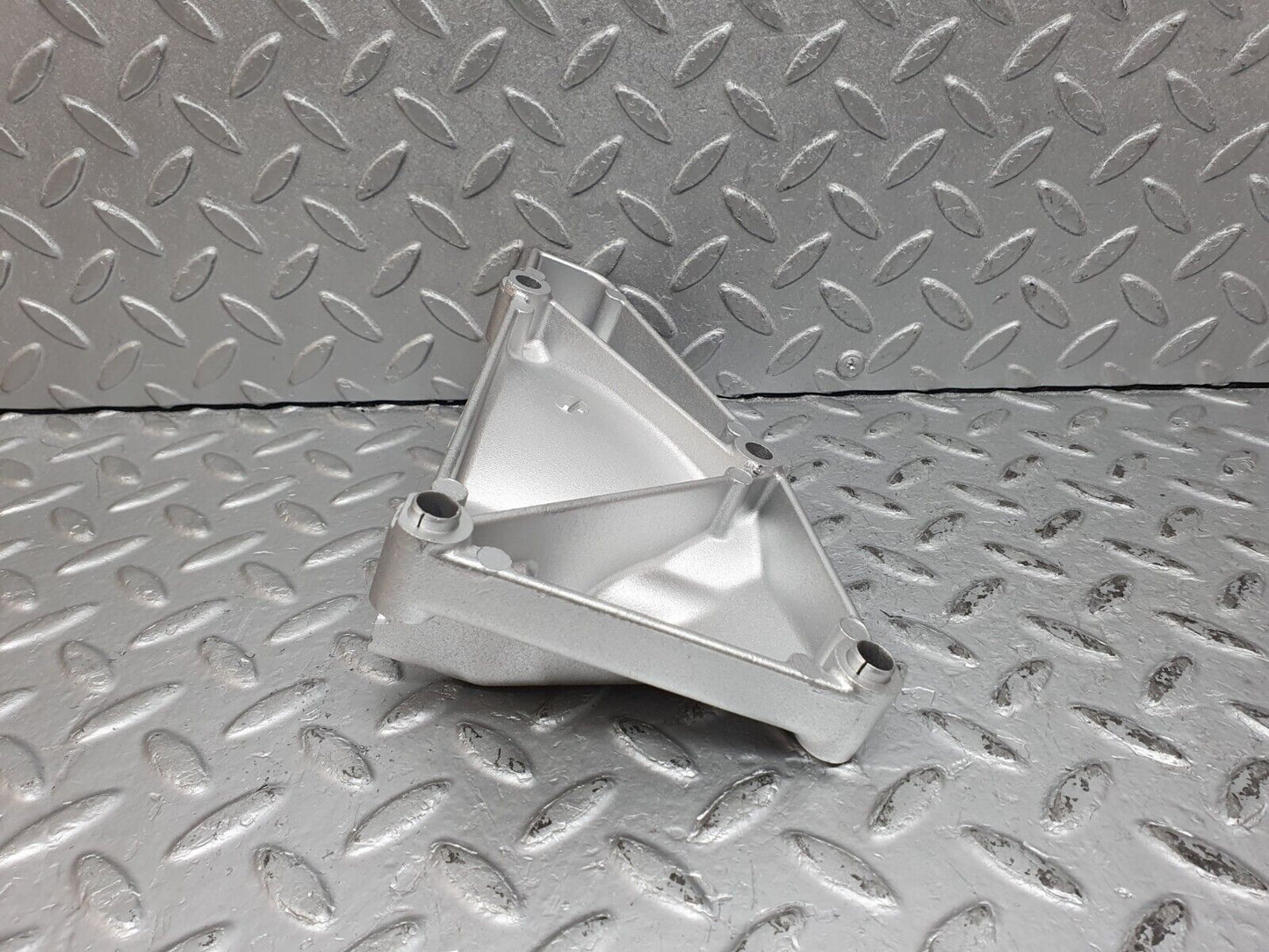 41214 Mercedes-Benz W126 300SE Alternator Generator Bracket 1031550435
