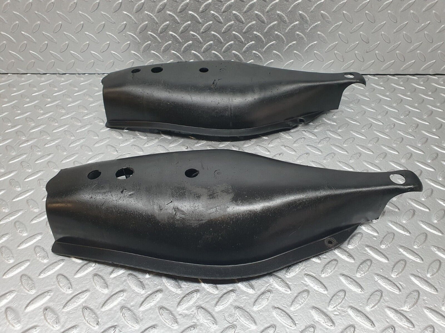 42747 Mercedes-Benz W201 190 2.0L Rear Control Arm Cover 2x 1243520088
