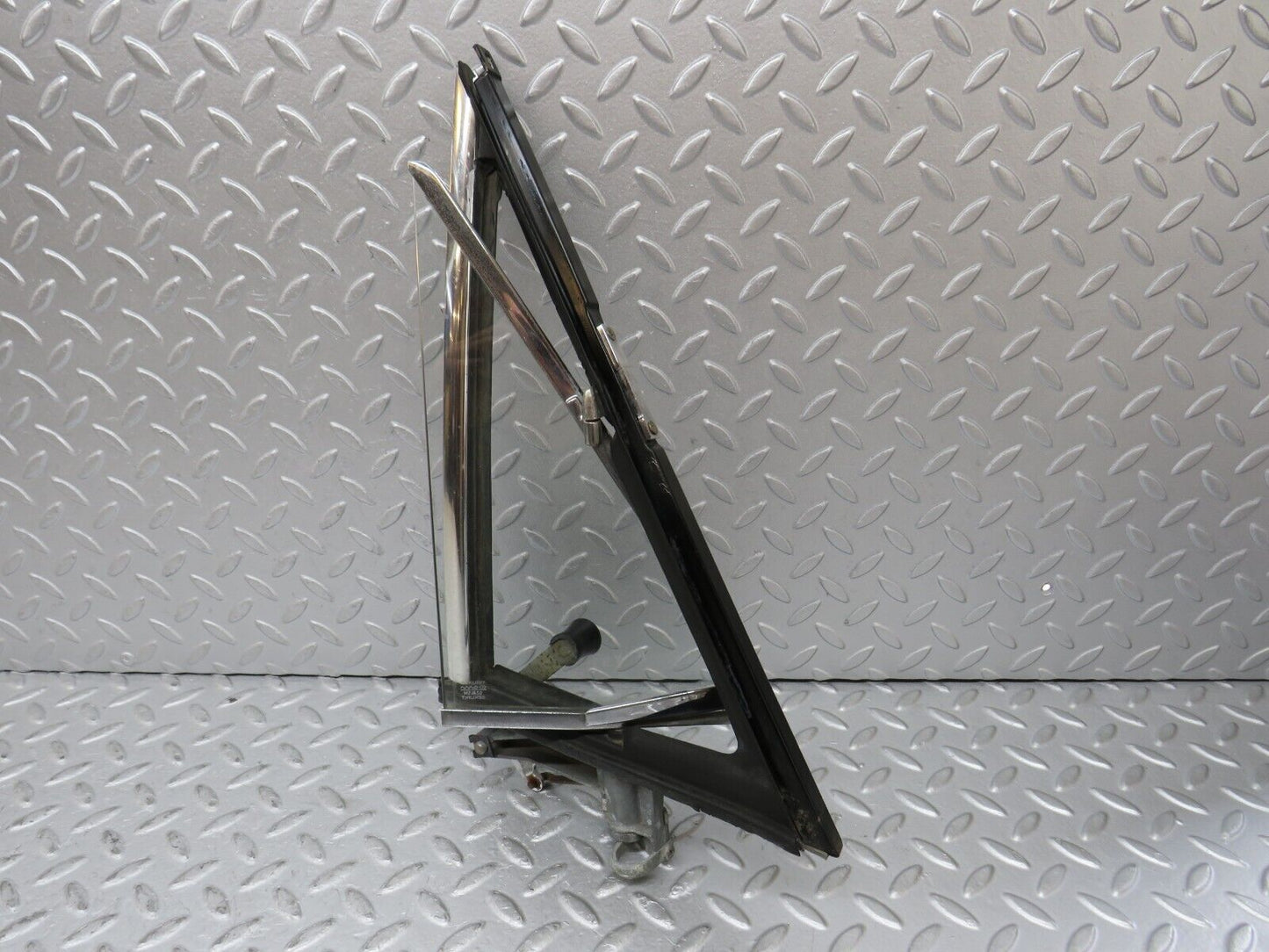 35944 Mercedes-Benz W108 Front Right Quarter Window