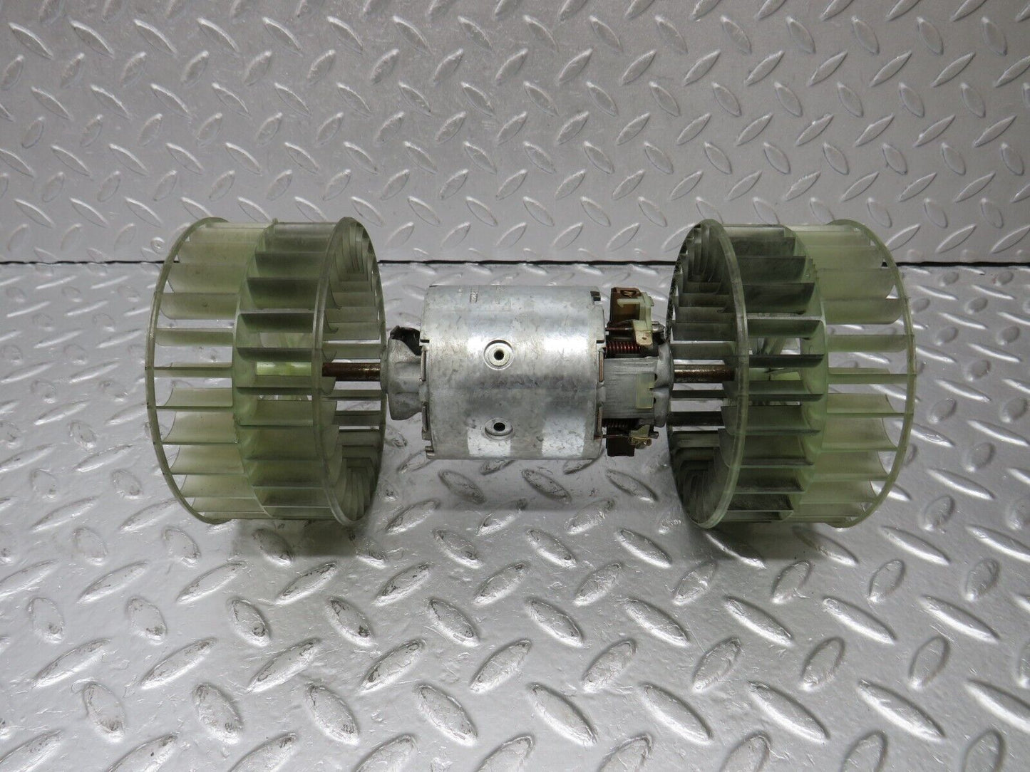 39499 Mercedes-Benz R129 320SL Coupe Heater Blower Motor Bosch 0130111023
