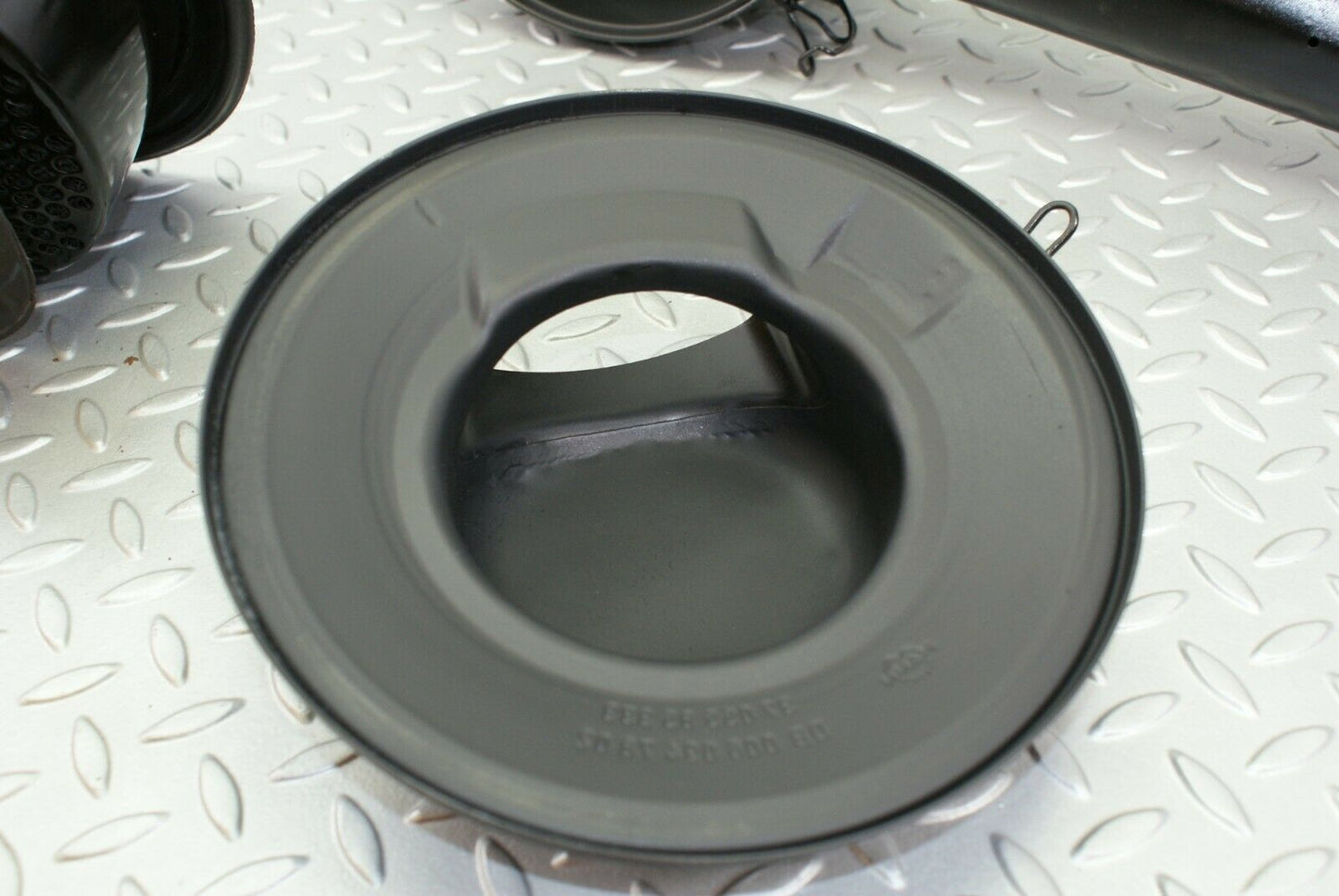 3081 Mercedes-Benz W115 220D Air Filter Box 3705585333