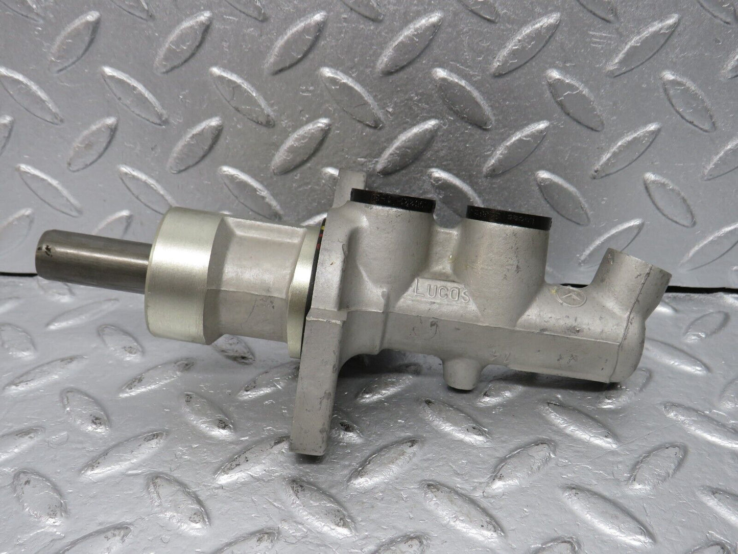 39435 Mercedes-Benz R129 320SL Coupe Brake Master Cylinder Lucas