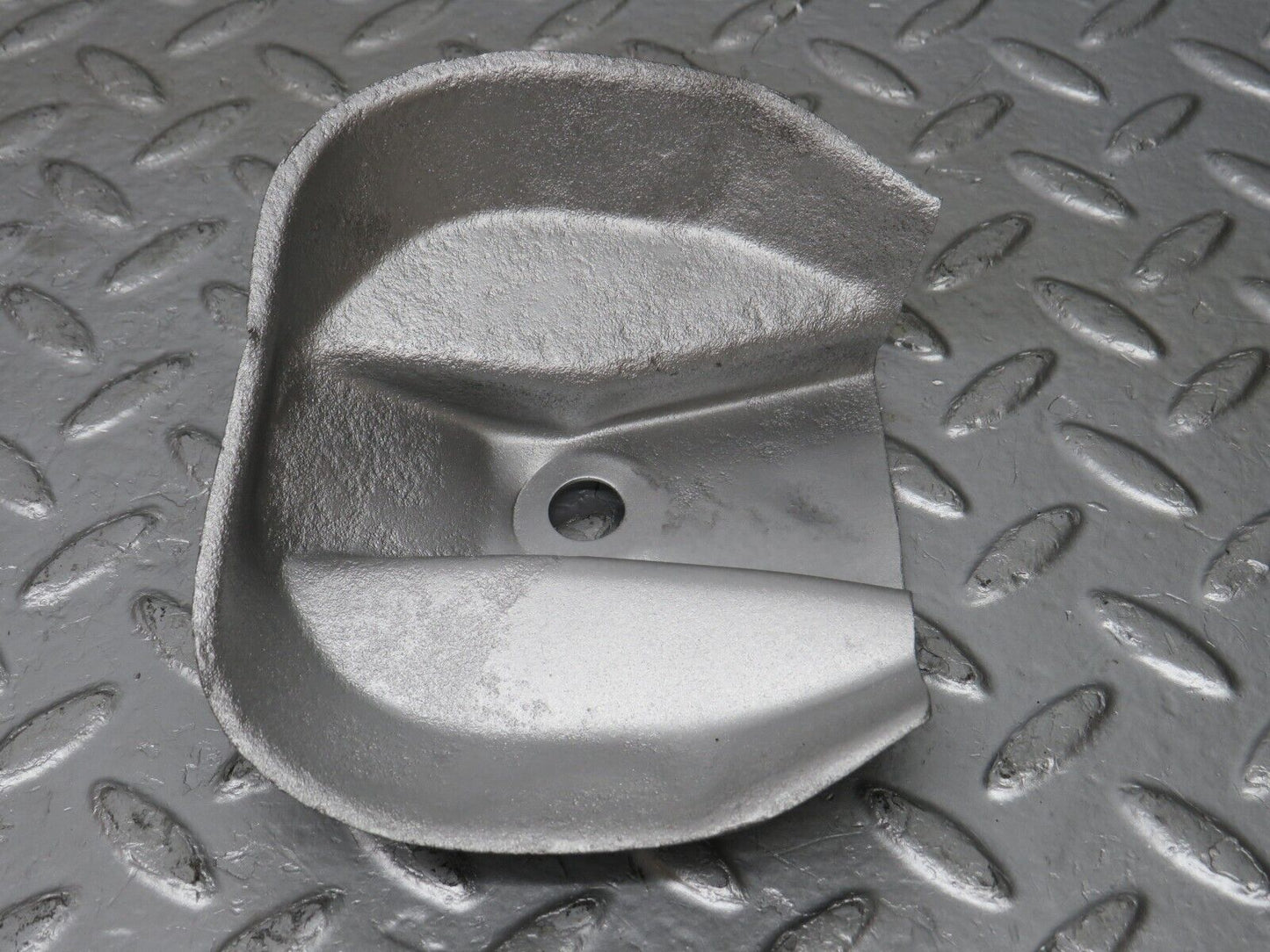 33034 Mercedes-Benz C107 R107 350 V8 Engine Mount Bracket