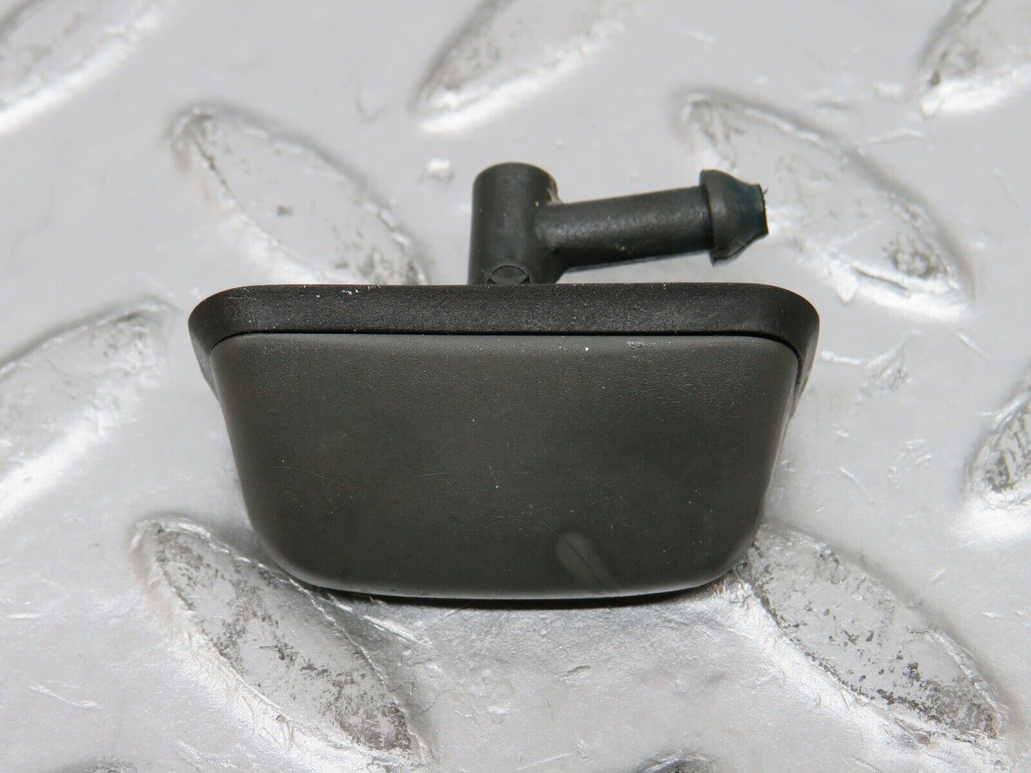 32575 Mercedes-Benz S124 300TE Wagon Tailgate Windscreen Washer Nozzle