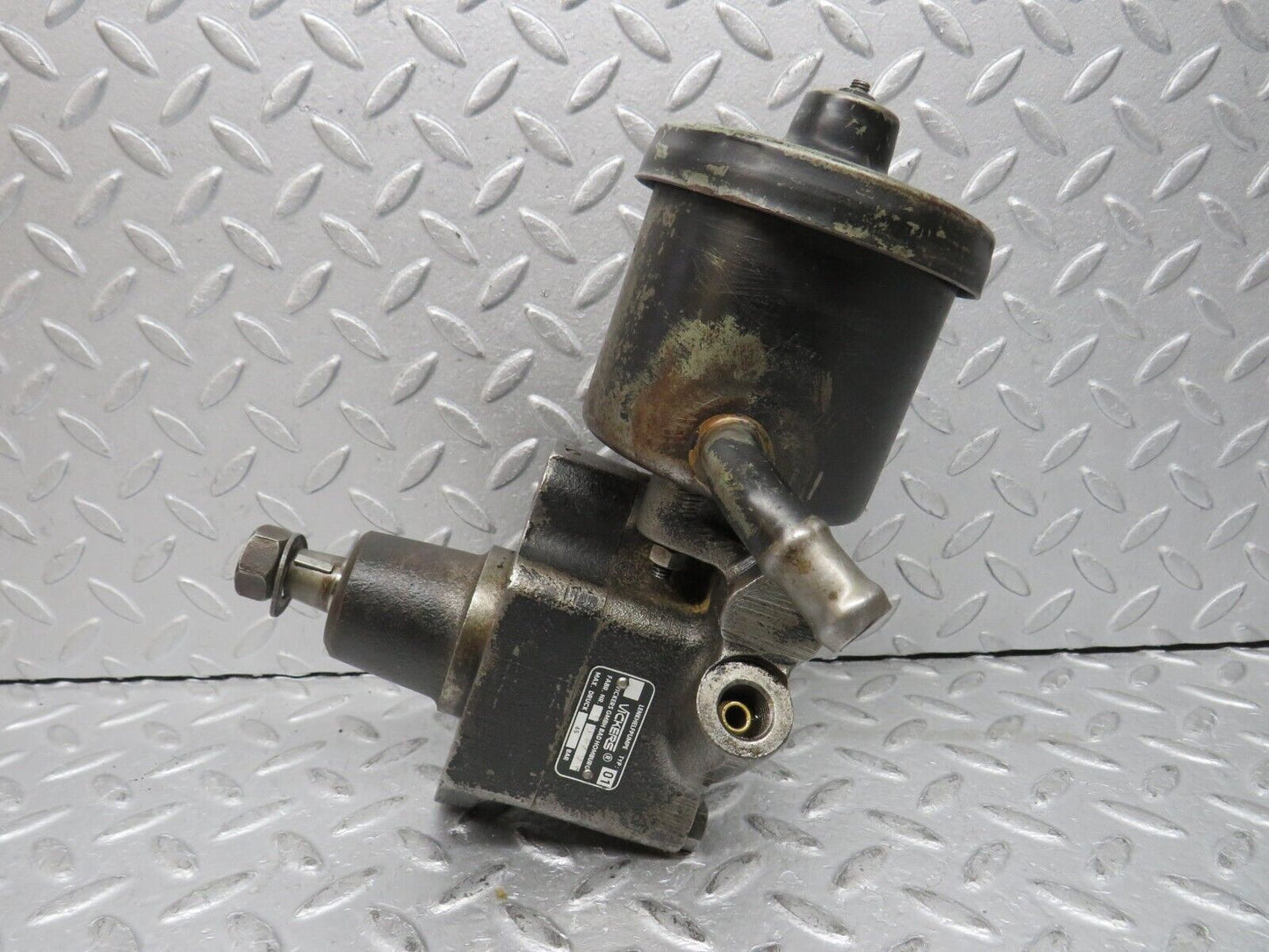 37650 Mercedes-Benz W109 300SEL Power Steering Pump Vickers