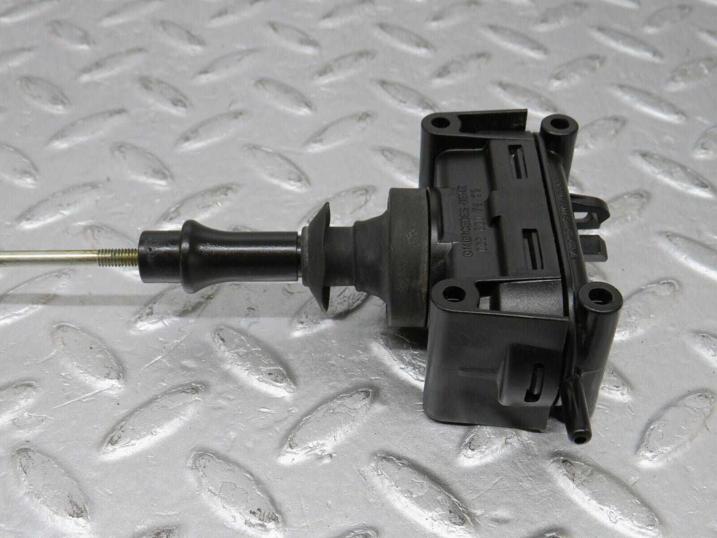 36203 Mercedes-Benz W126 420SE Rear Left Door Lock Vacuum Actuator 0008007975