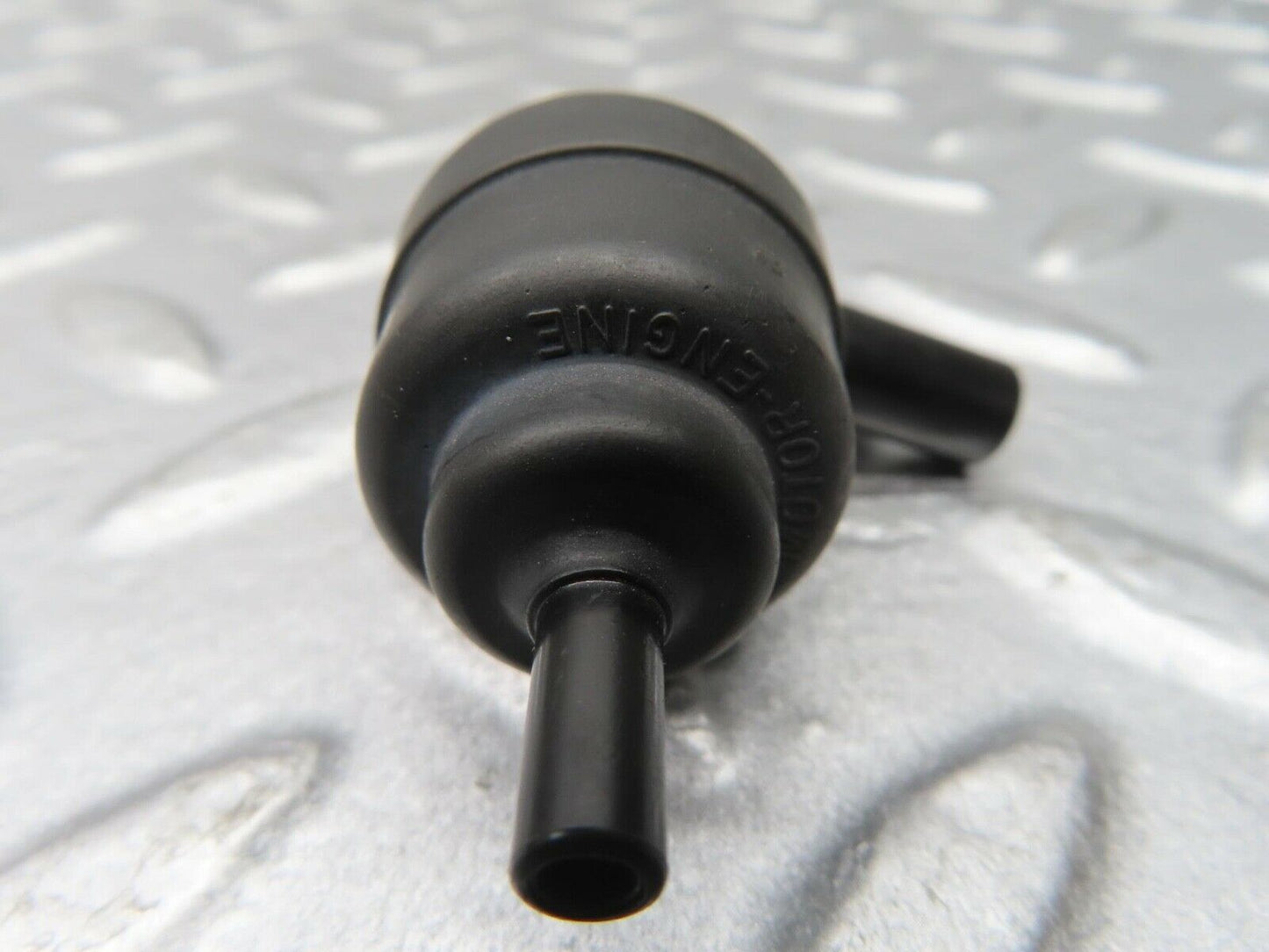 13142 Mercedes-Benz W111 220S Engine Crankcase Vent Valve 1074700893