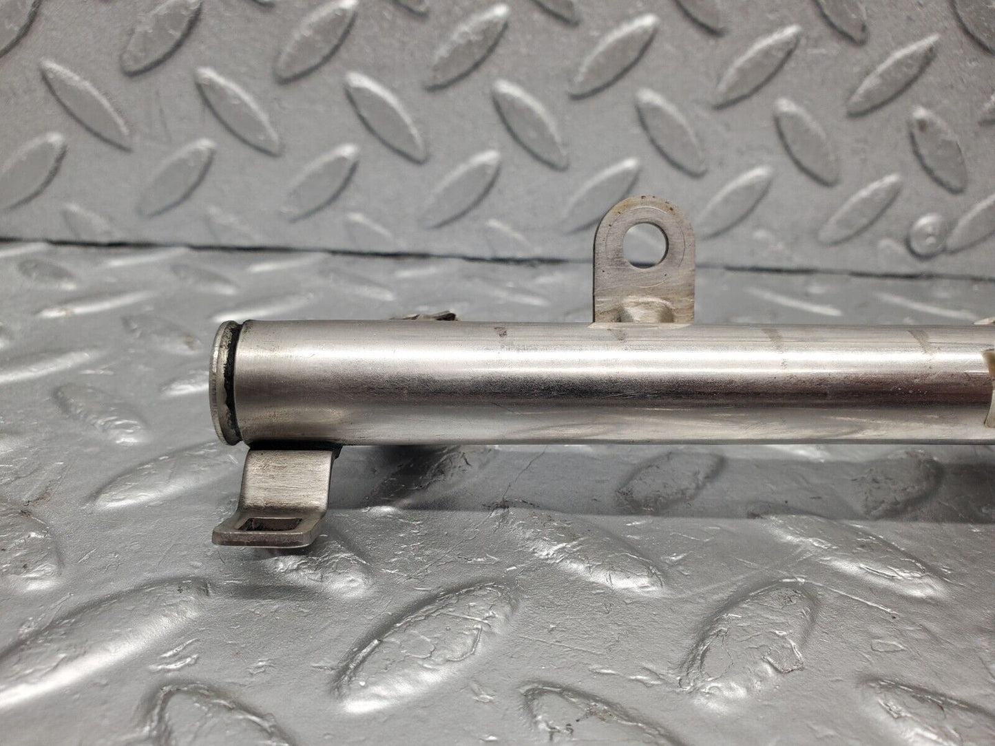 46809 Mercedes-Benz R129 320SL Coupe Fuel Injector Rail 0280151038 1120700095