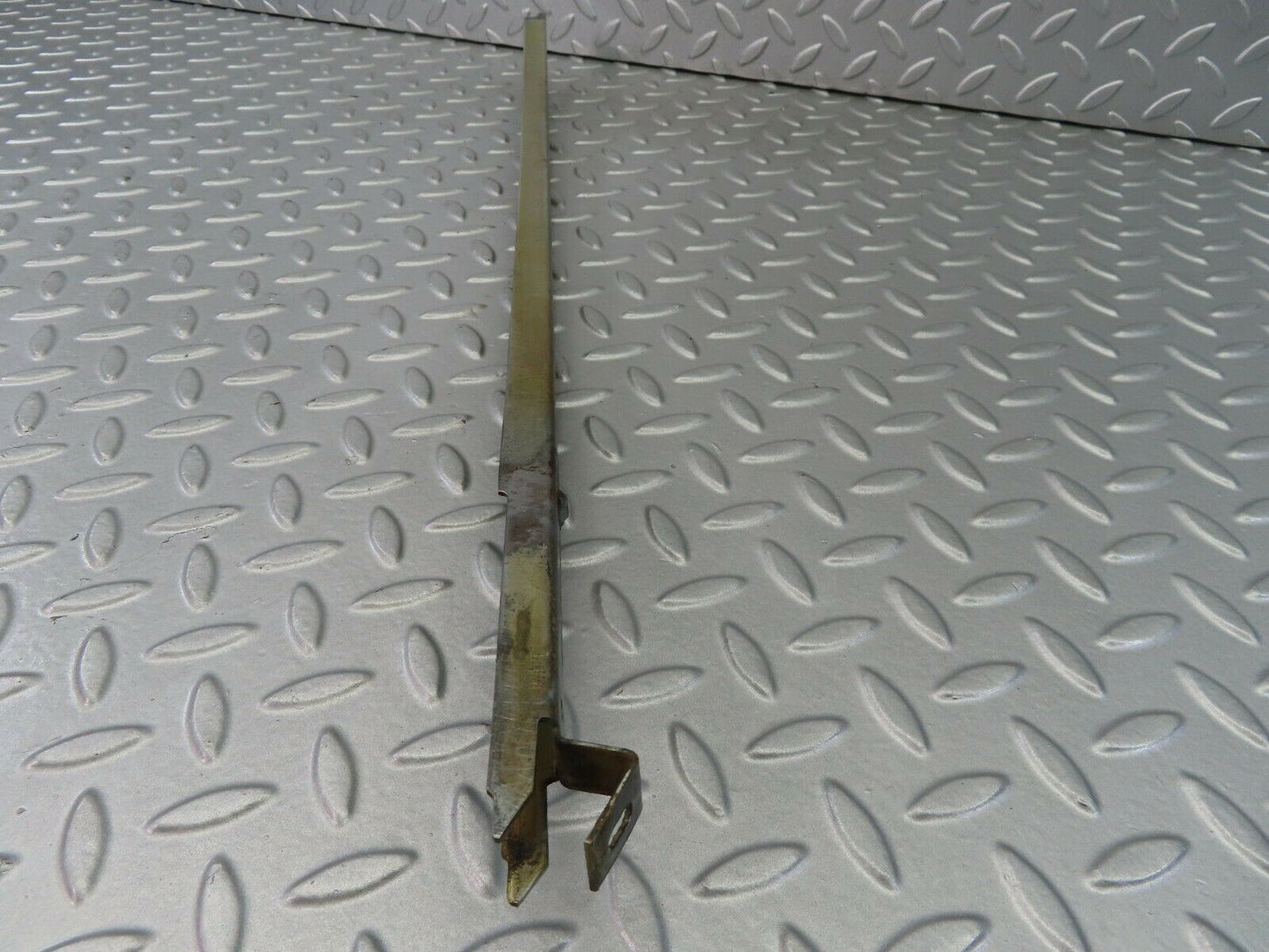 7283 Mercedes-Benz W116 450SE Front Right Window Channel