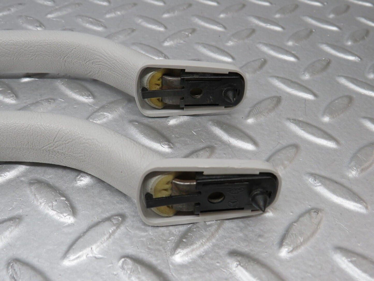 36061 Mercedes-Benz W126 420SE Interior Roof Grab Handle Set Grey