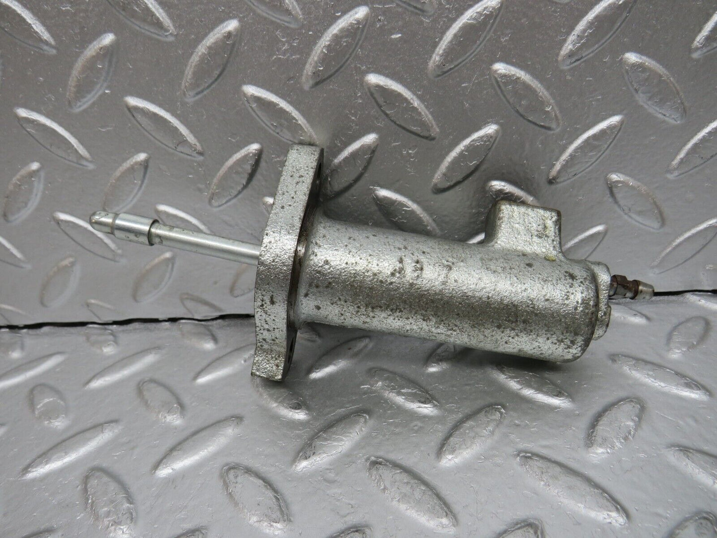 31349 Mercedes-Benz S124 220TE Wagon Clutch Master Cylinder