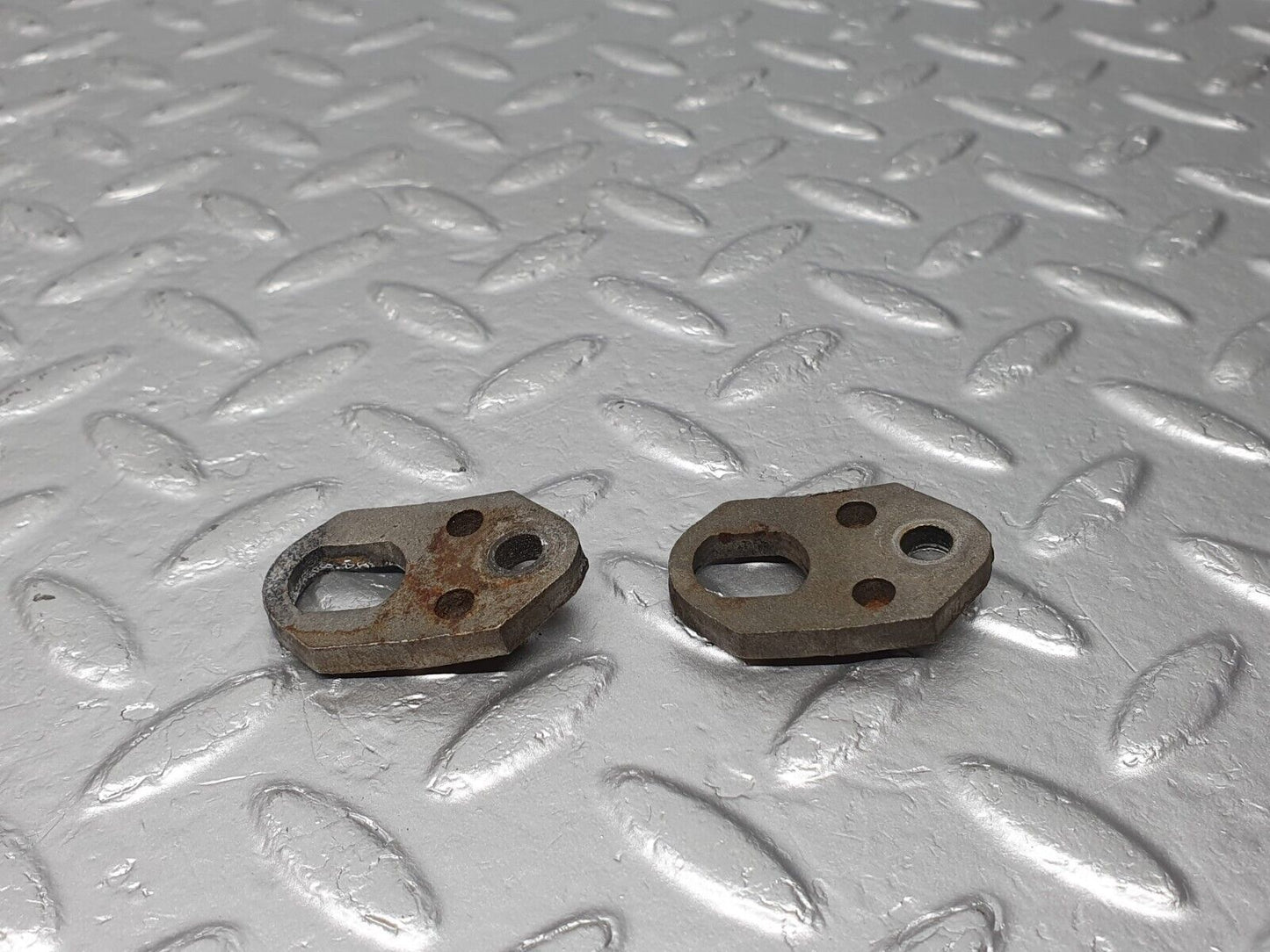 41361 Mercedes-Benz W116 350SE Fuel Injector Bracket Holder 2X