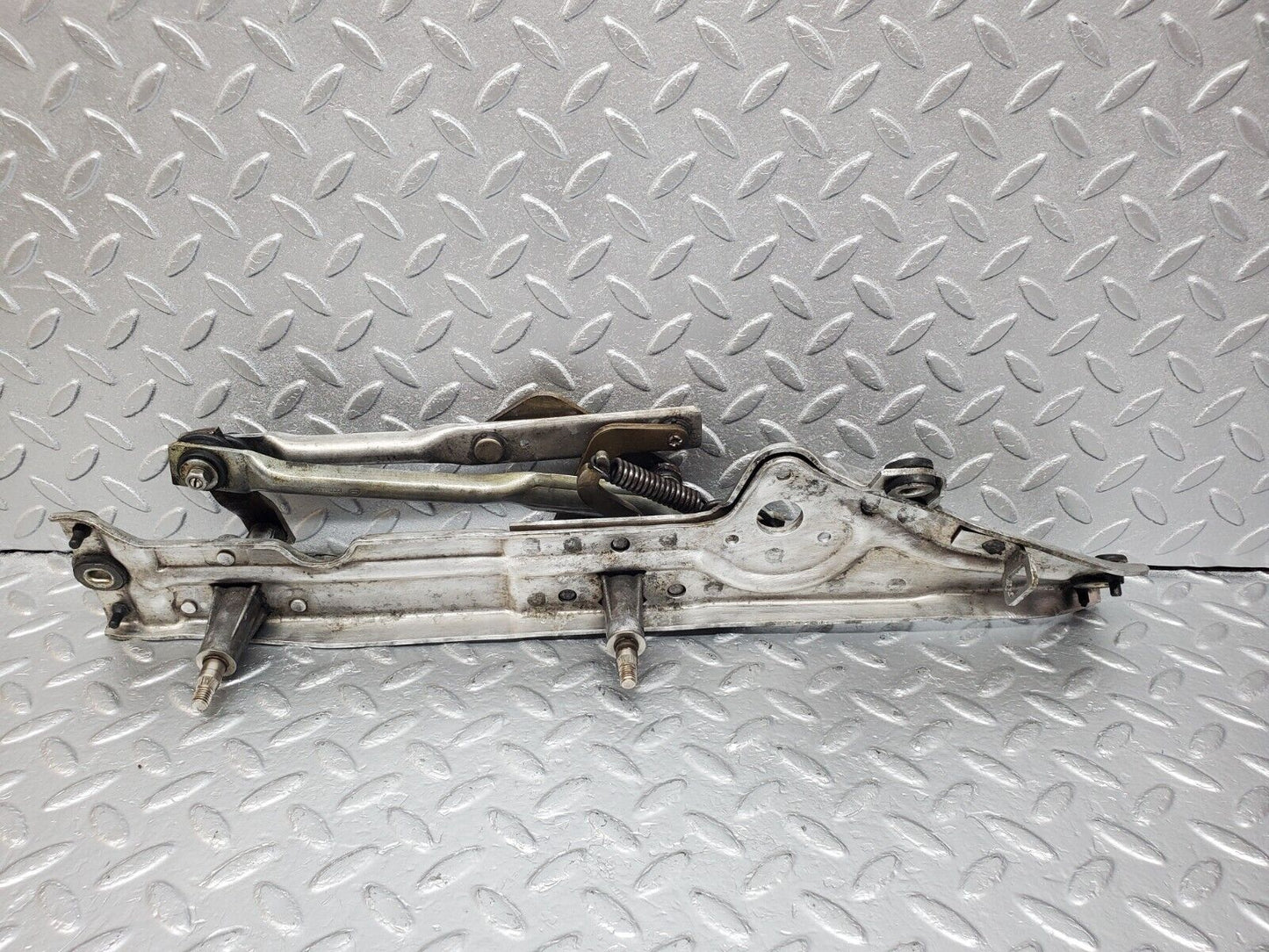 45819 Mercedes-Benz W126 420SE Windscreen Wiper Mechanism Linkage 1268206042