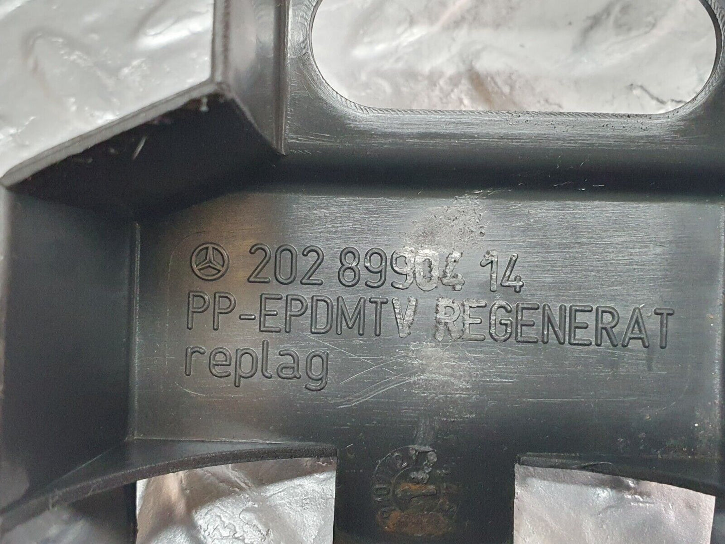 41737 Mercedes-Benz W202 C200 Car Jack Holder Cover 2028990414