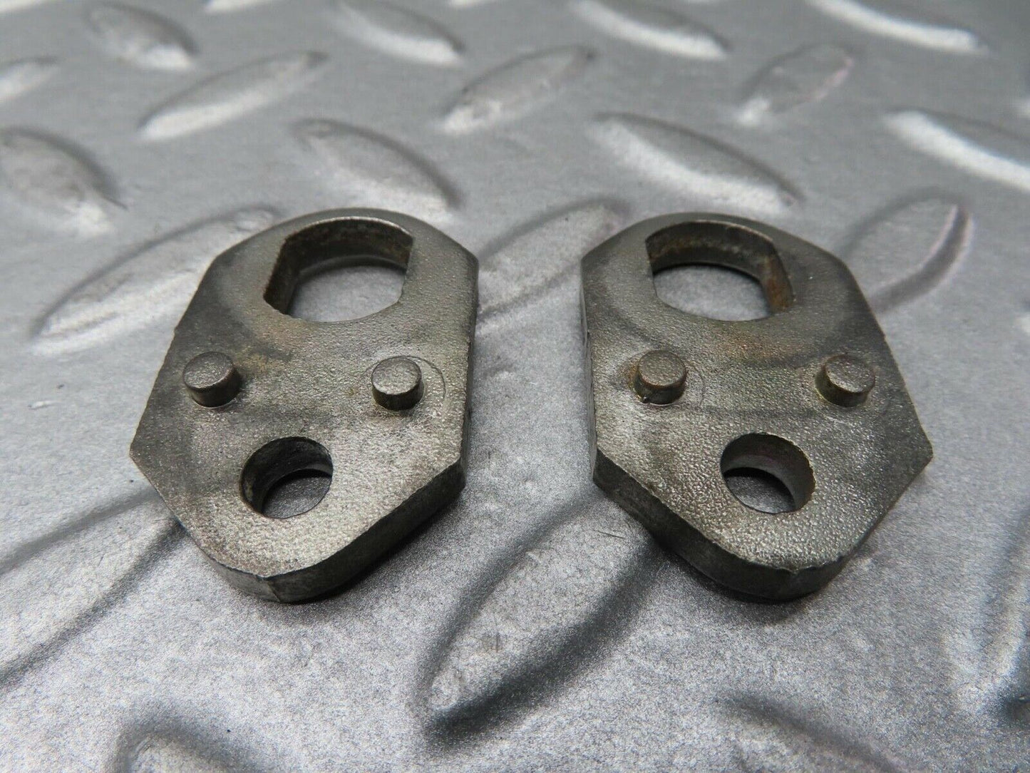 16744 Mercedes-Benz C107 380SLC Fuel Injector Bracket Pair