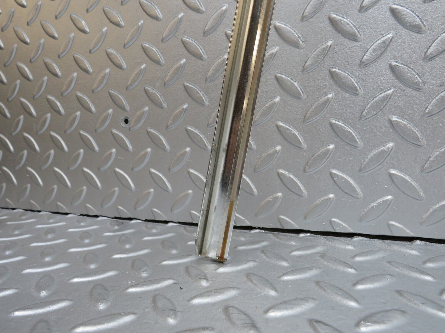 40262 Mercedes-Benz R107 Hardtop Windscreen Chrome Frame