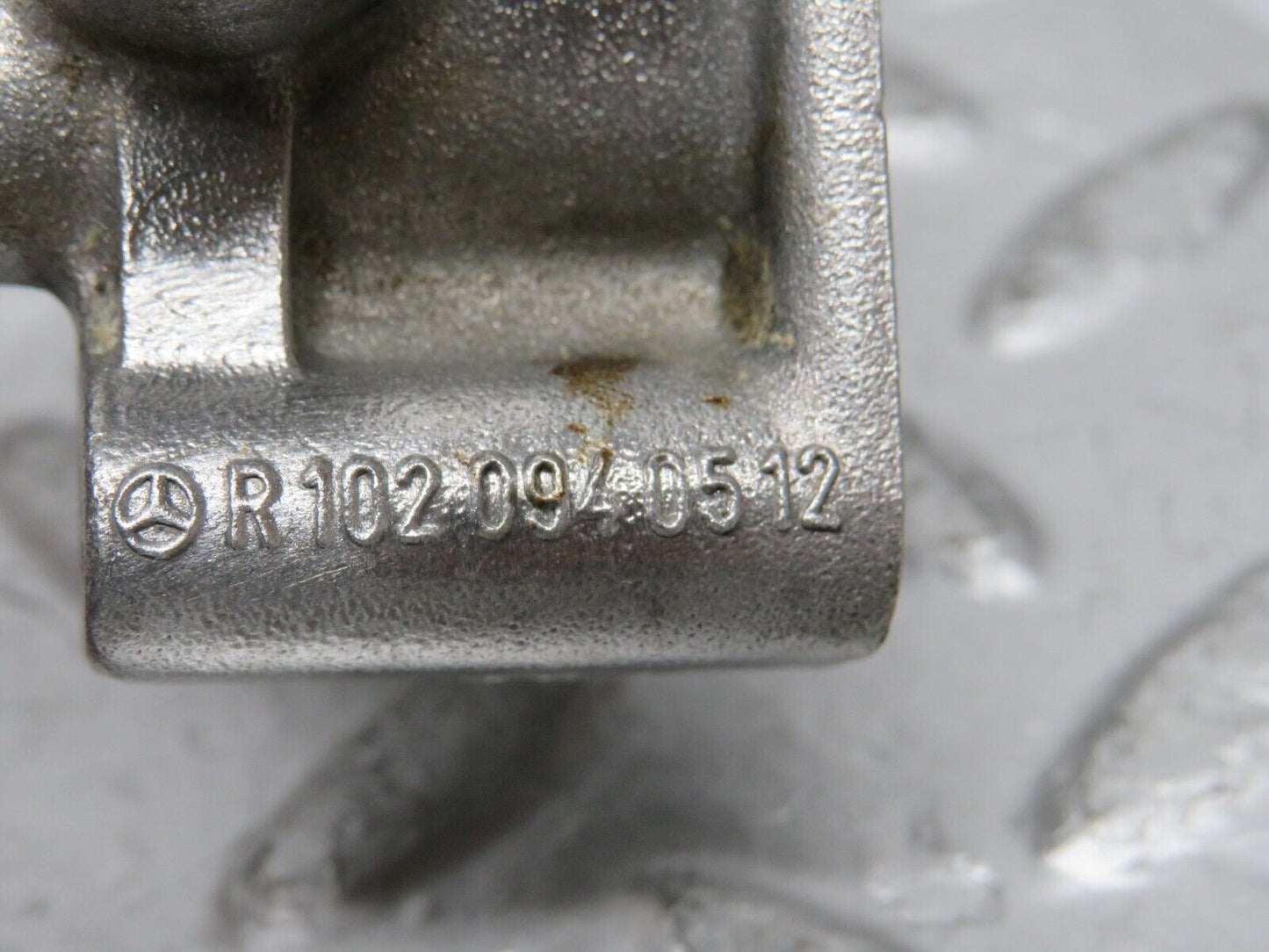 29865 Mercedes-Benz W123 230E Idle Control Valve 1020940512