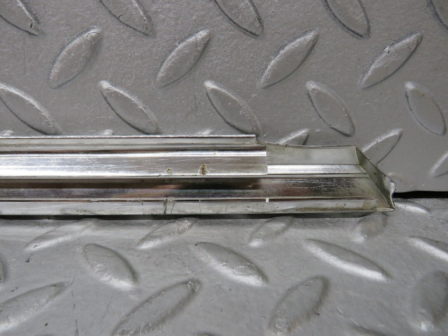 37312 Mercedes-Benz W109 300SEL Front Right Door Chrome Moulding Trim