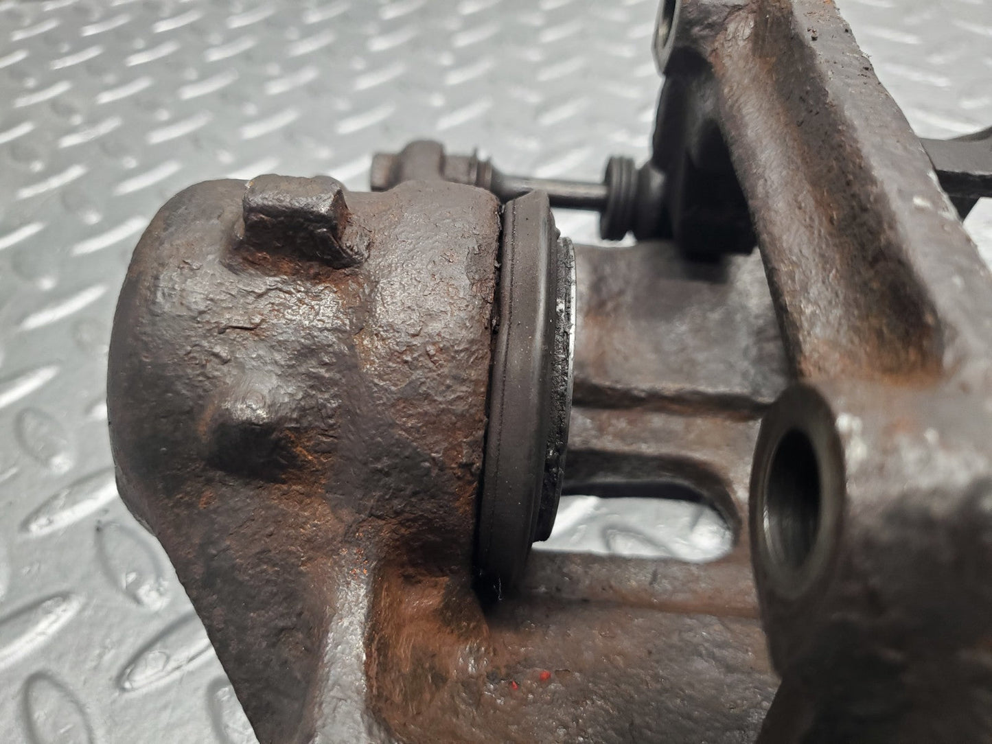 W124 Wagon front brake calipers with brackets used OEM
