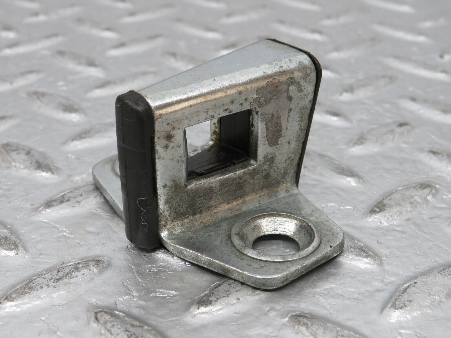 32377 Mercedes-Benz S124 300TE Wagon Door Lock Latch