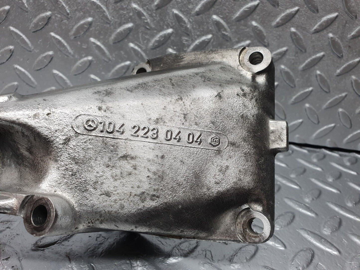42308 Mercedes-Benz R129 320SL Coupe Engine Mount Bracket Left 1042230404