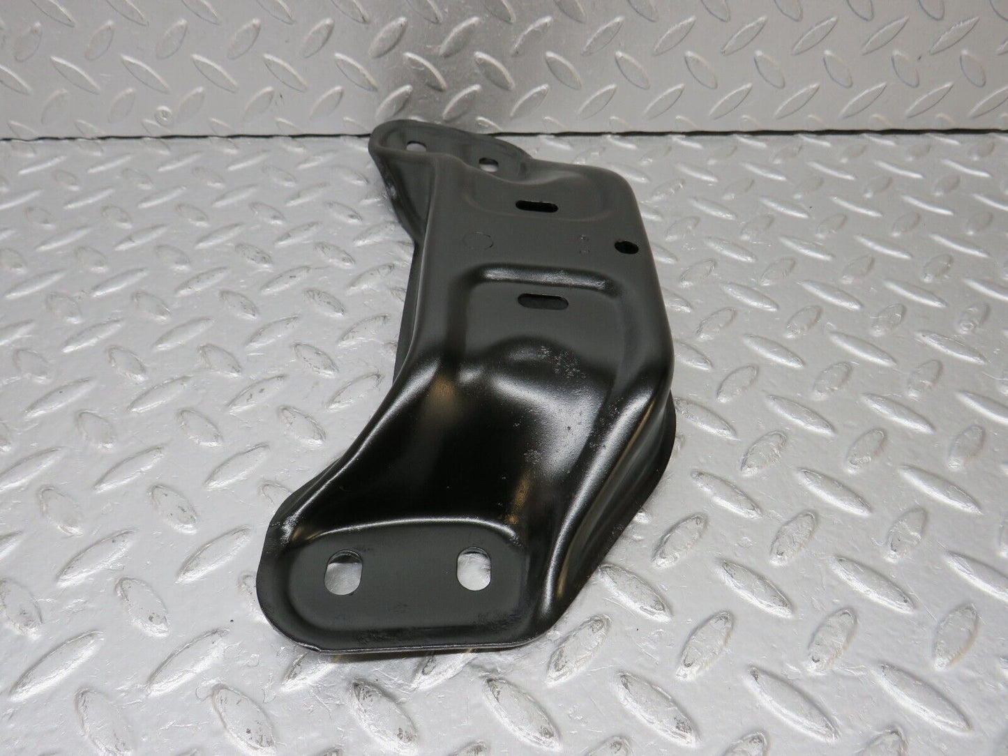 38924 Mercedes-Benz W201 190E 2.6L Gearbox Mount Bracket