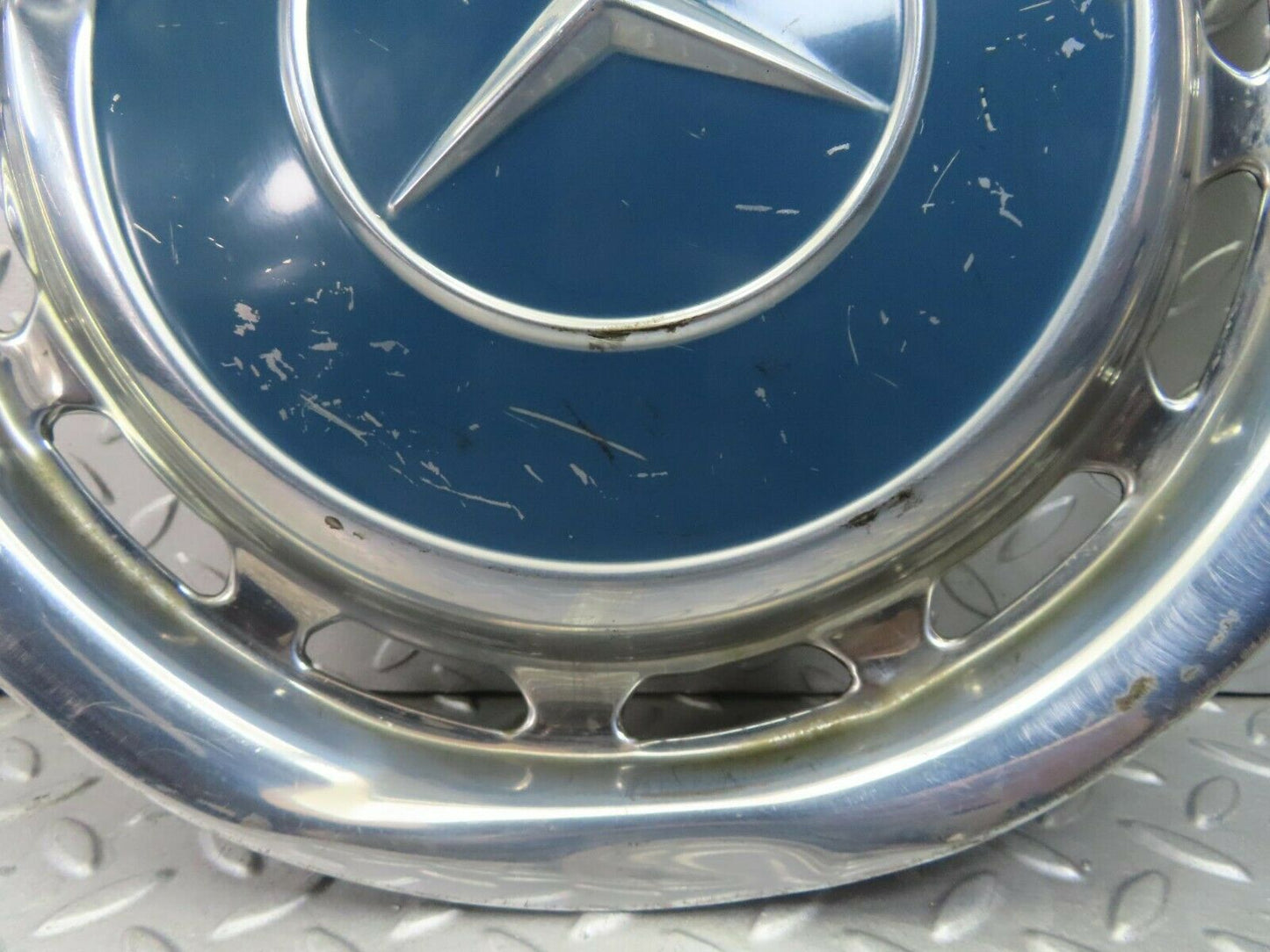 8397 Mercedes-Benz Vintage Wheel Trim Hub Cap 14
