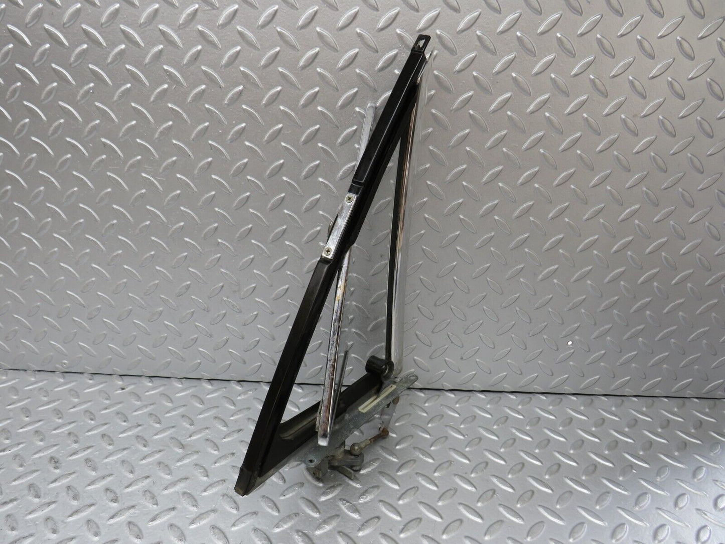 35944 Mercedes-Benz W108 Front Right Quarter Window