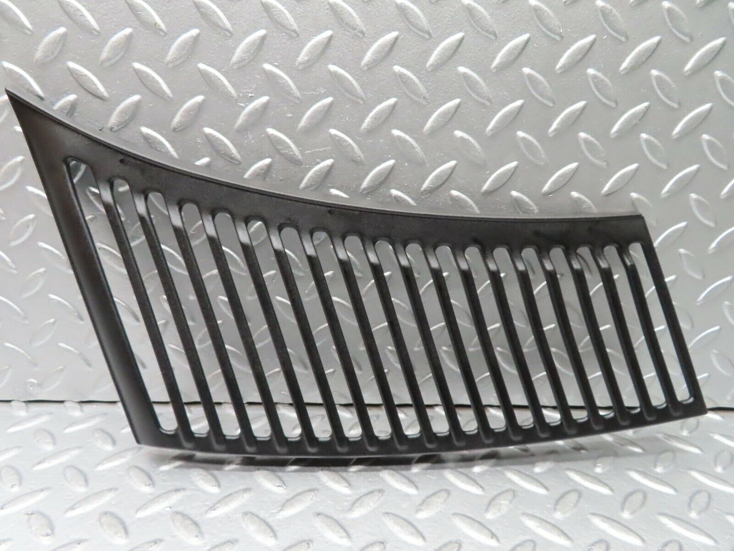 20863 Mercedes-Benz R107 450SL Air Intake Grill Right Side