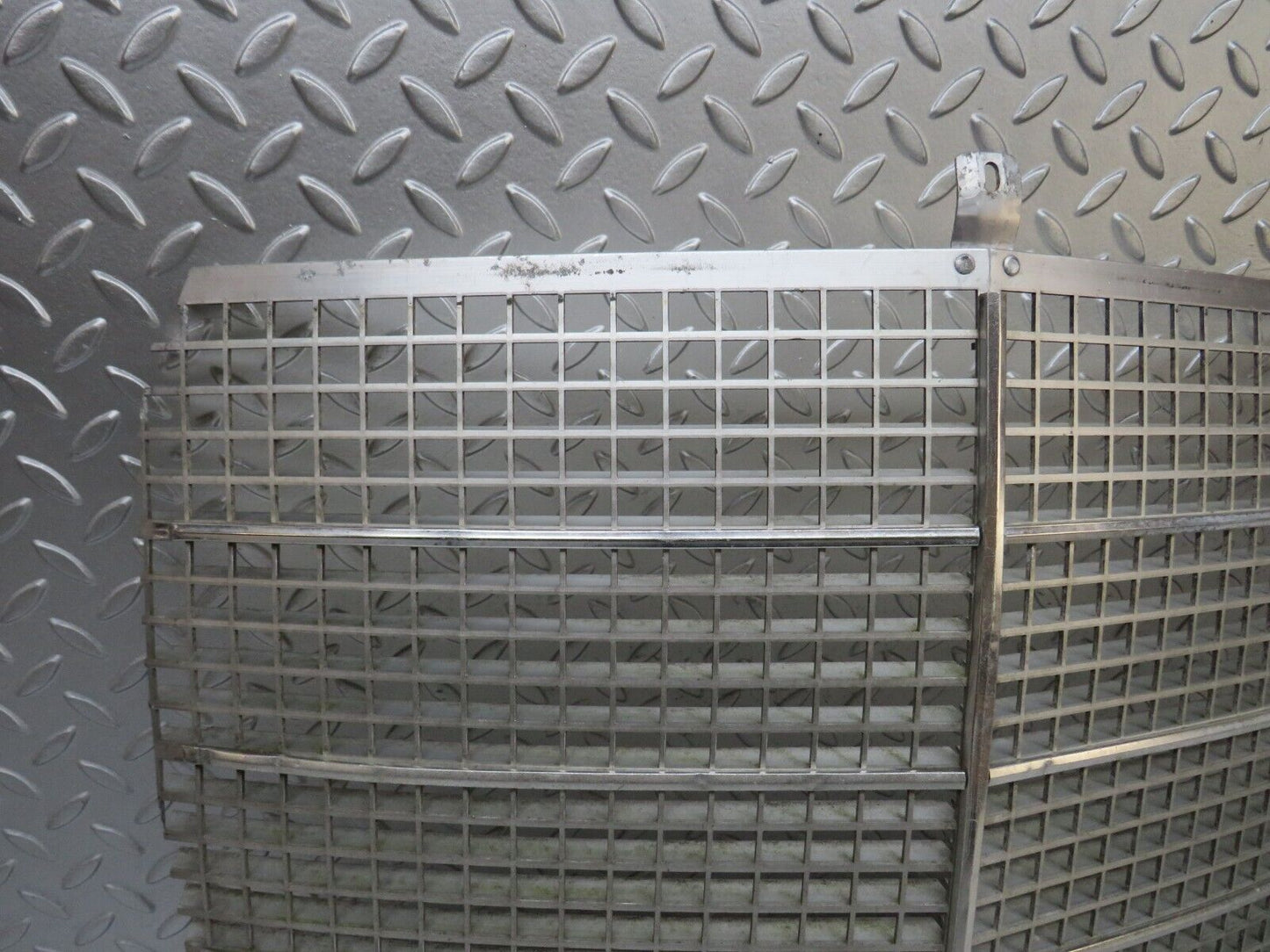 37583 Mercedes-Benz W109 300SEL Bonnet Grill