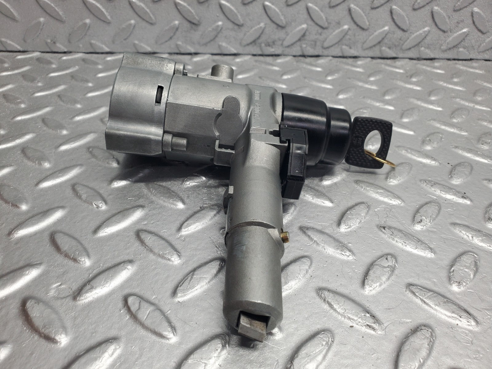 W124 Wagon steering lock ignition switch with key used OEM
