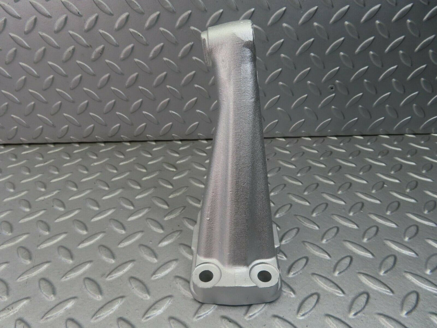 8327 Mercedes-Benz W114 Engine Mount Bracket Right Side 1802233904