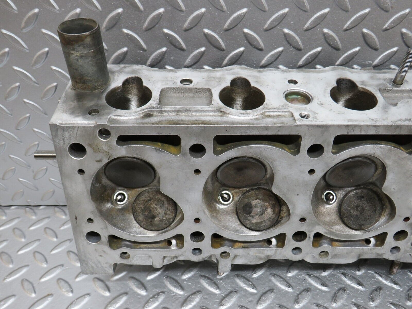 32692 Mercedes-Benz S124 300TE Wagon Cylinder Head 1030161001