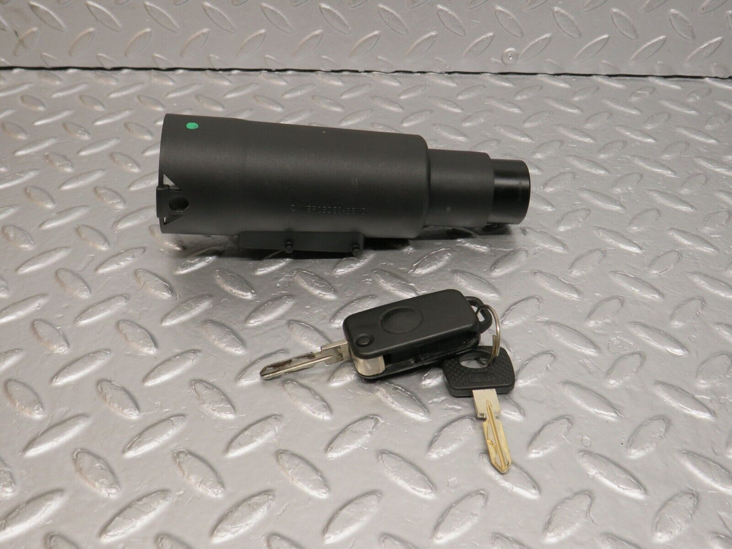 39770 Mercedes-Benz R129 320SL Coupe Ignition Switch With Key