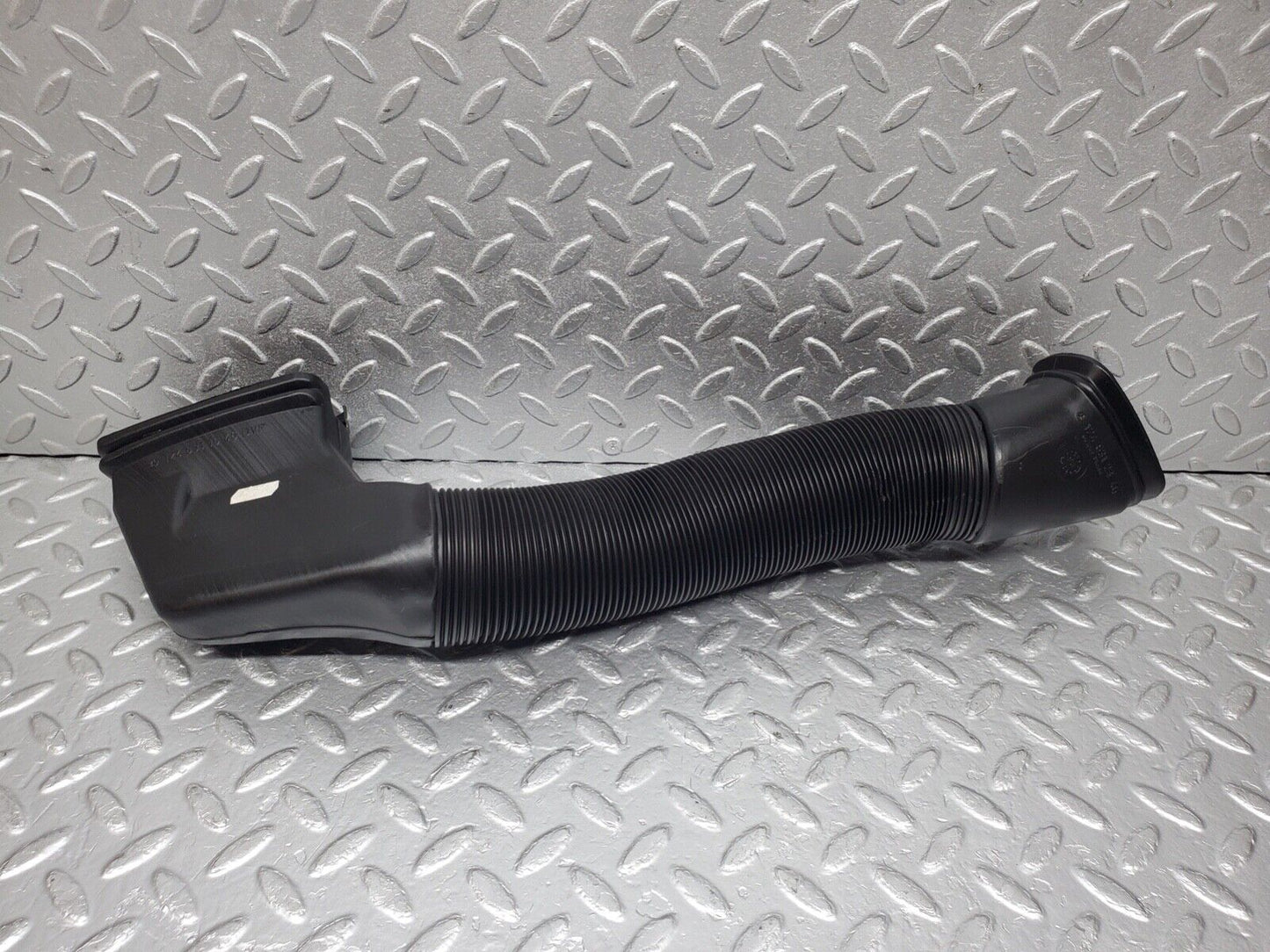 44585 Mercedes-Benz W124 220E Heater Pipe Air Pipe Right Side 1248320088