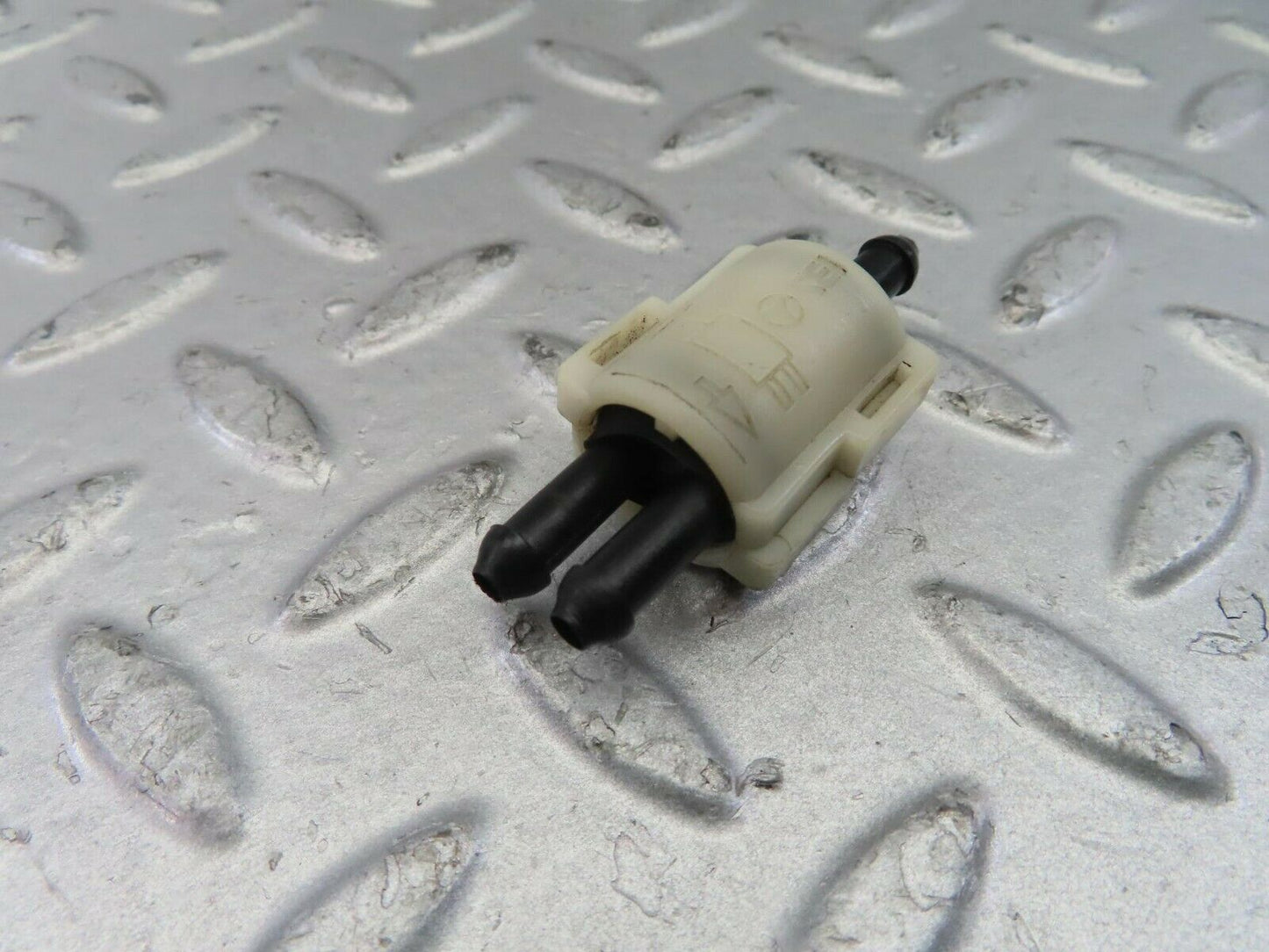 10379 Mercedes-Benz W201 190E Windscreen Washer Fluid Distributor