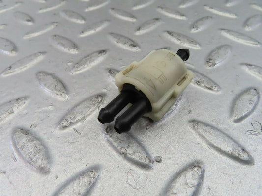 10379 Mercedes-Benz W201 190E Windscreen Washer Fluid Distributor