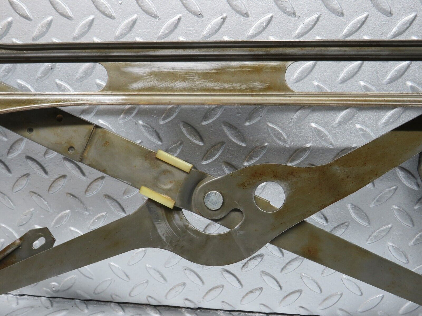 40117 Mercedes-Benz R107 350SL Coupe Front Left Manual Window Regulator 1077250502