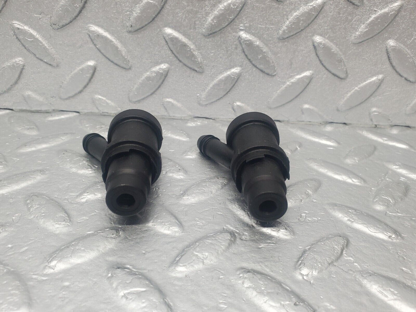 46038 Mercedes-Benz W126 420SE Fuel Injector Holder 2X