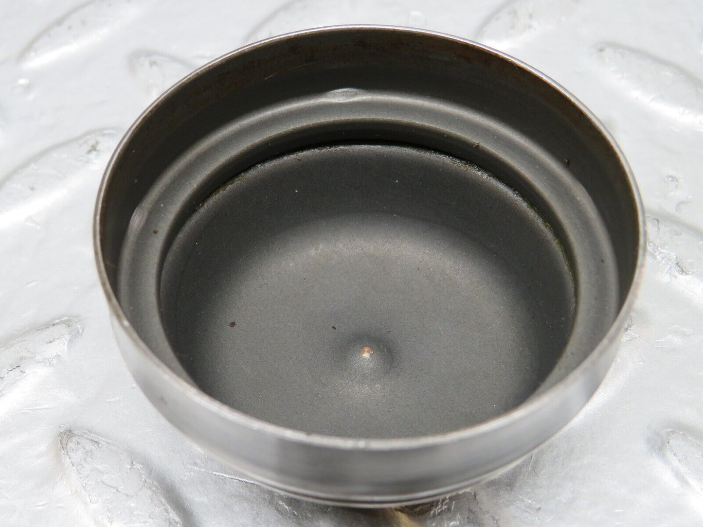 25551 Mercedes-Benz W123 200 Wheel Hub Locking Cap