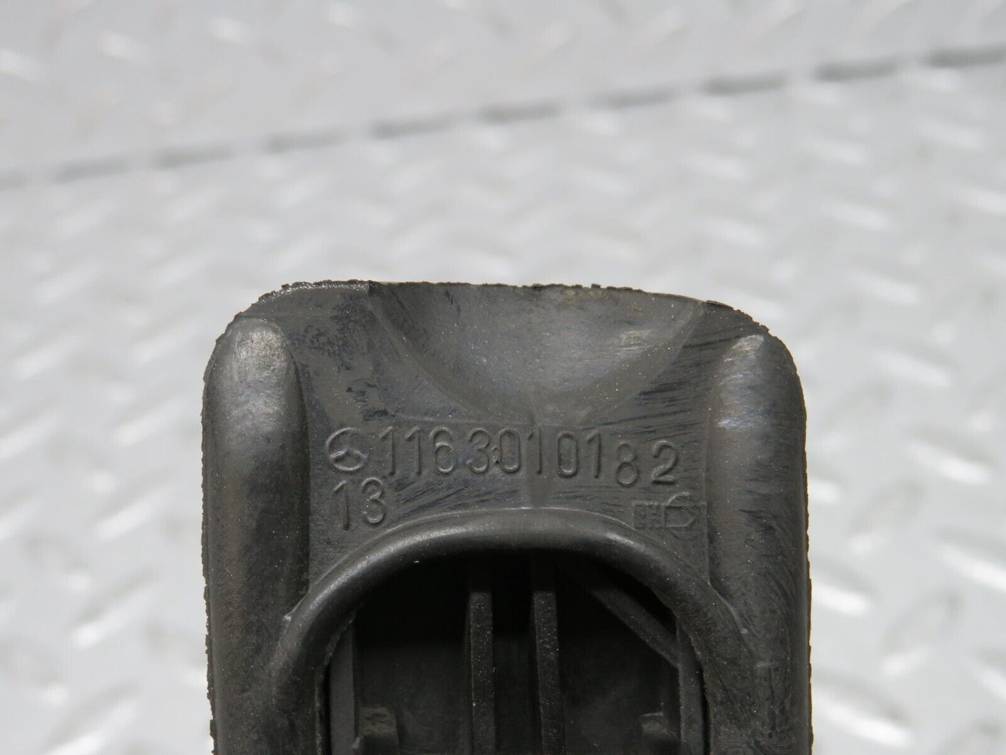 31125 Mercedes-Benz W123 200D Accelerator Pedal With Rubber 1163010182
