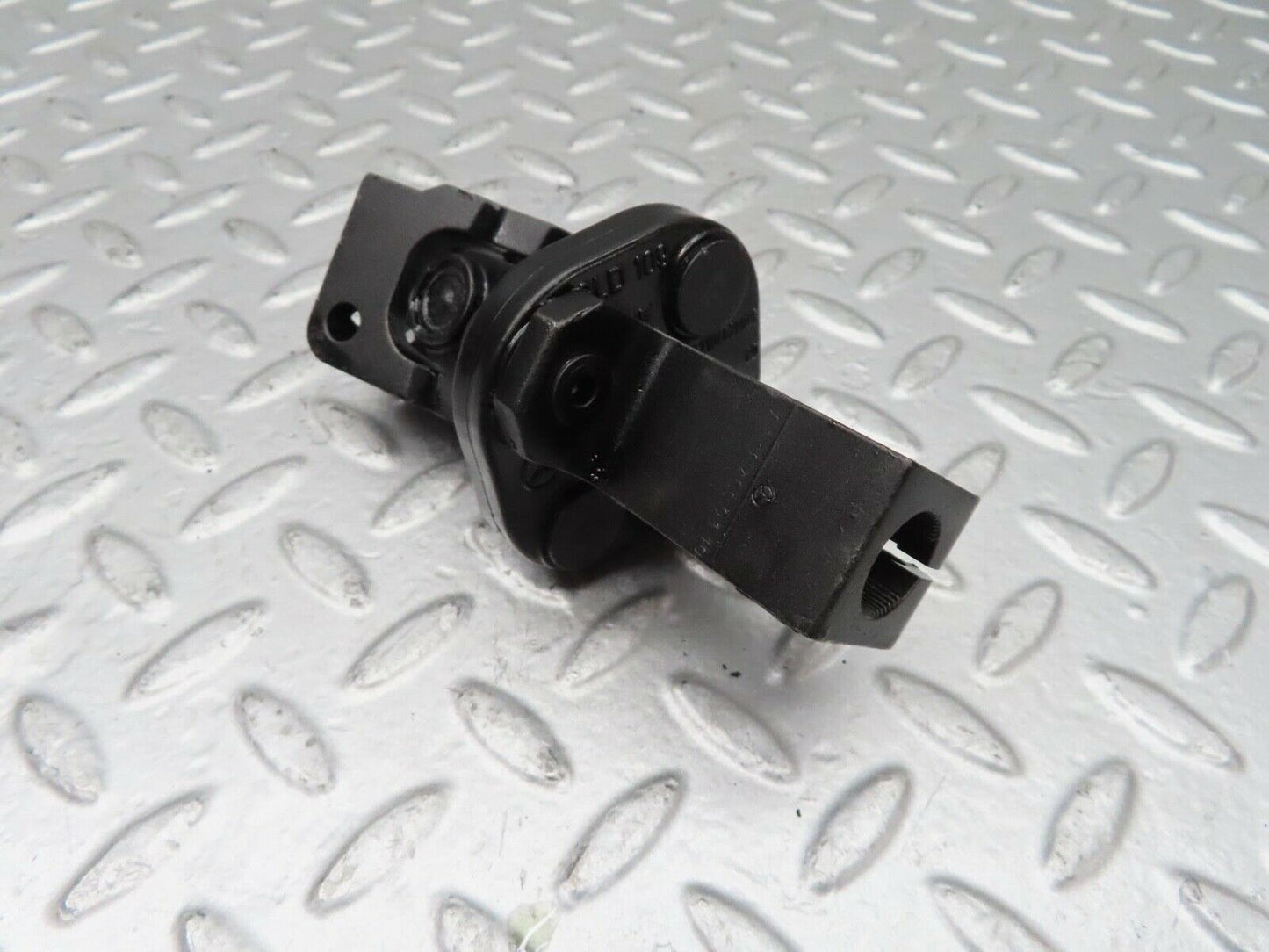 15122 Mercedes-Benz W140 S320 Steering Column Joint 2104620046