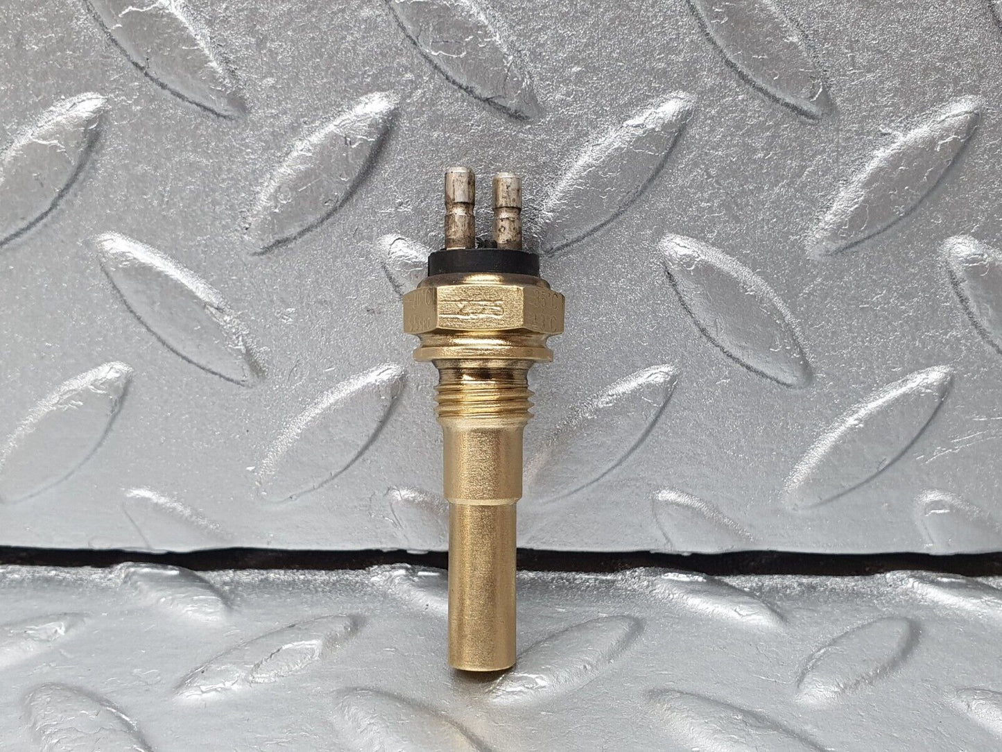 41354 Mercedes-Benz R107 Coupe Coolant Temperature Sensor VDO