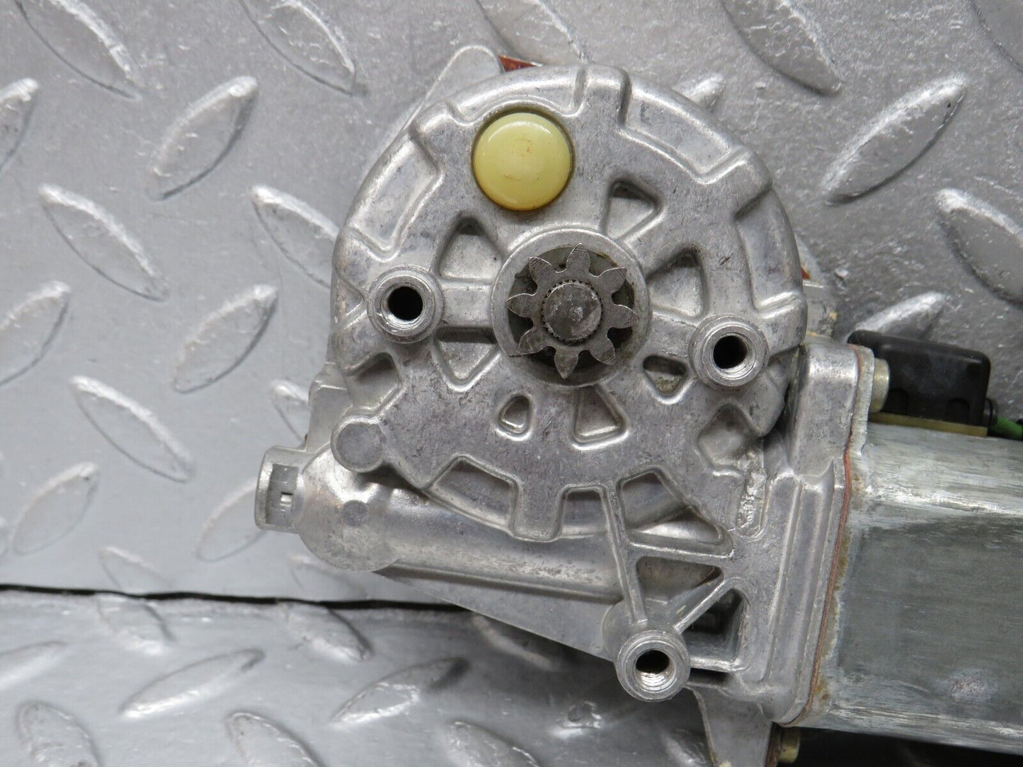39193 Mercedes-Benz R107 500SL Coupe Right Door Window Regulator Motor Bosch 0130821016