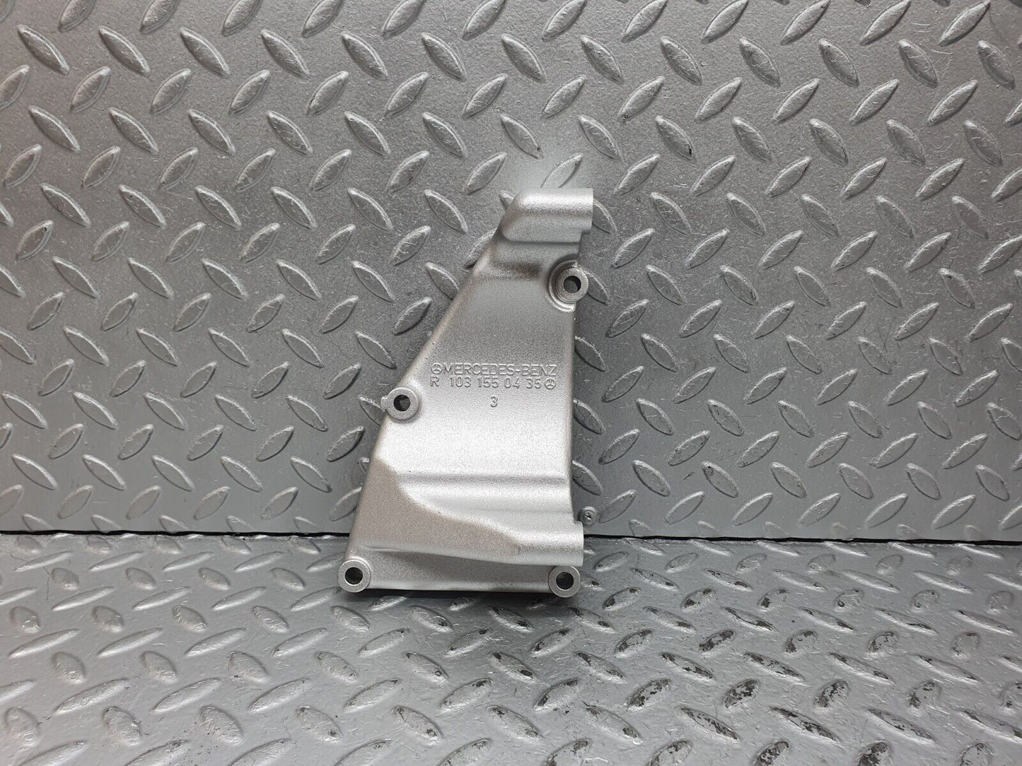 41214 Mercedes-Benz W126 300SE Alternator Generator Bracket 1031550435