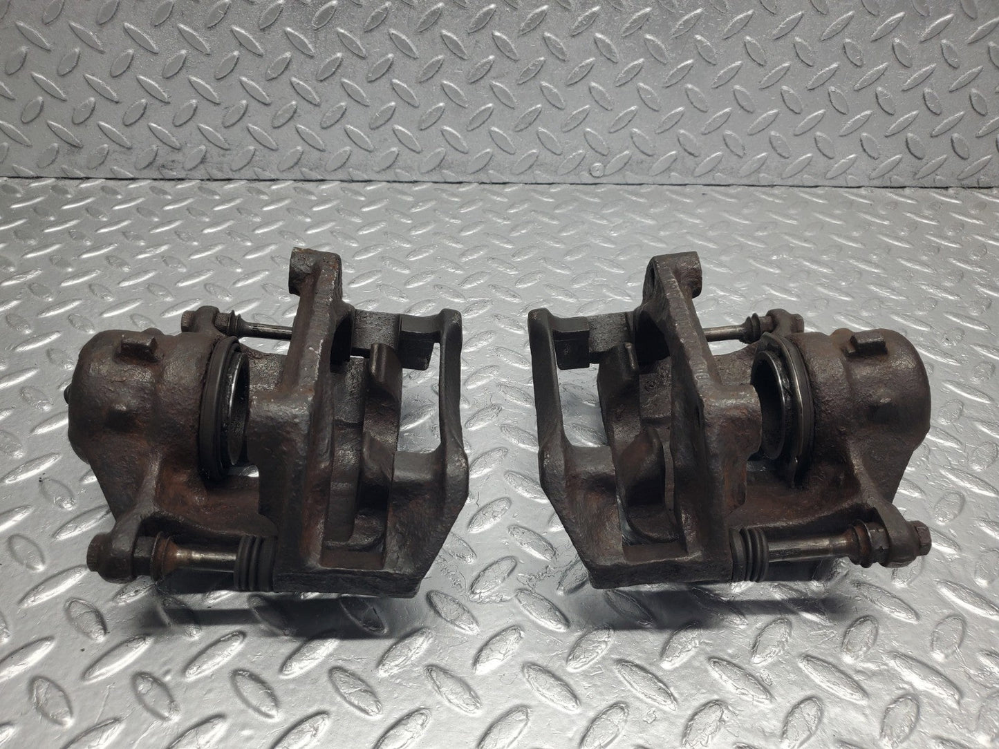 W124 Wagon front brake calipers with brackets used OEM