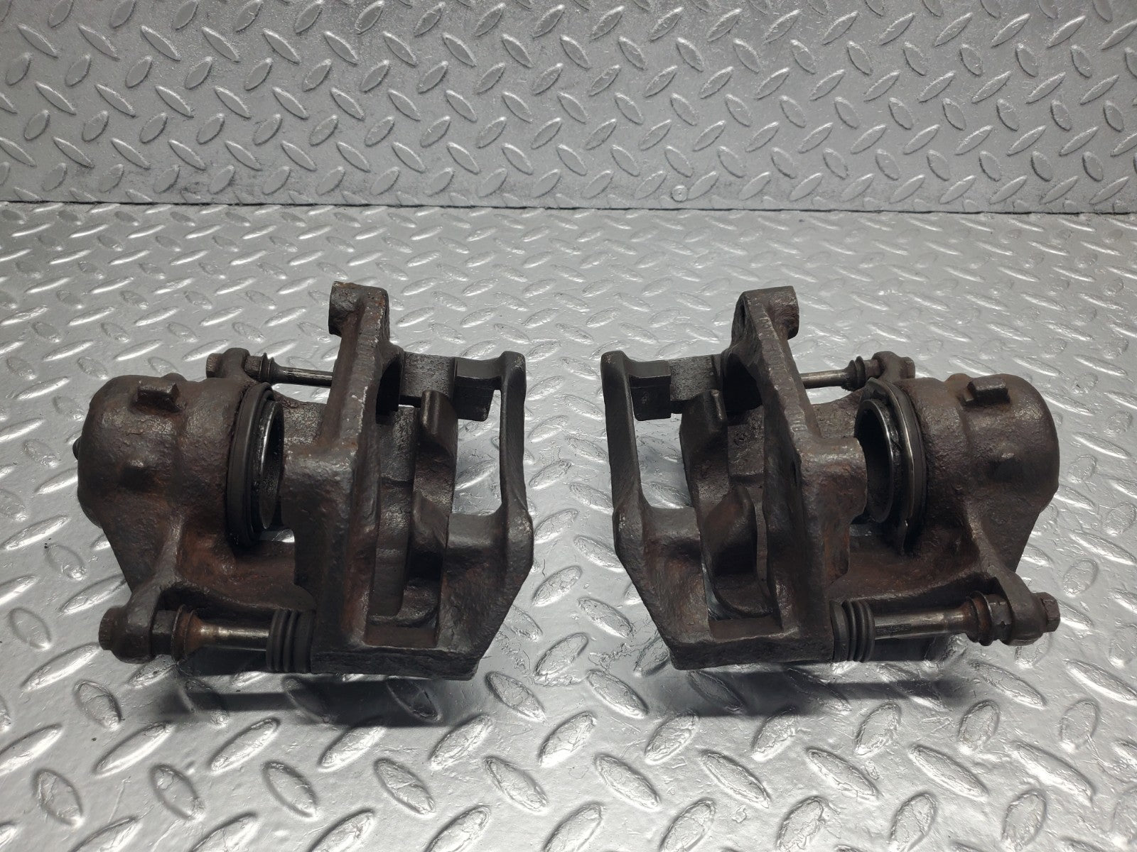 W124 Wagon front brake calipers with brackets used OEM