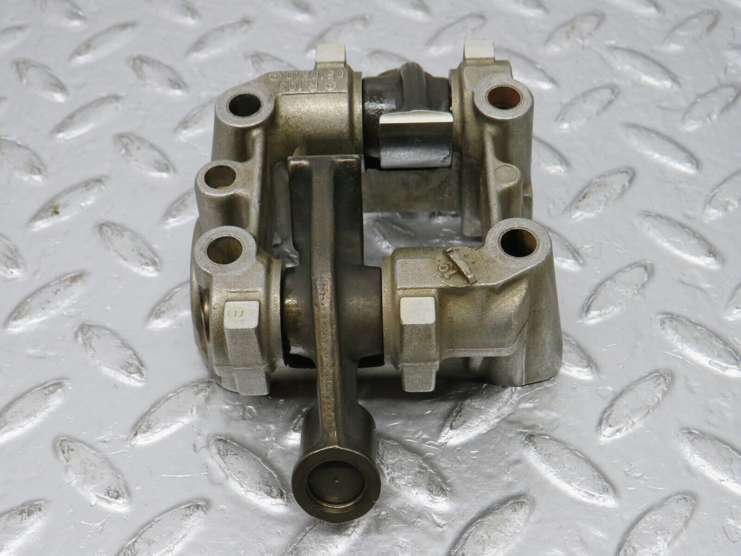 32623 Mercedes-Benz S124 300TE Rocker Arms Camshaft Bearing Block 1030510610