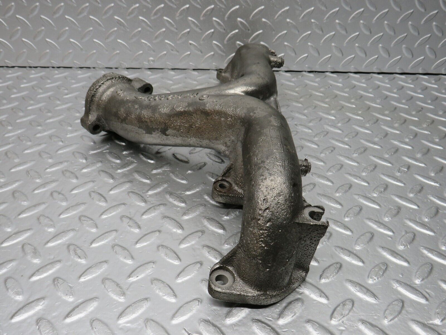 32962 Mercedes-Benz C107 R107 450 V8 Exhaust Manifold Right Side 1171420301