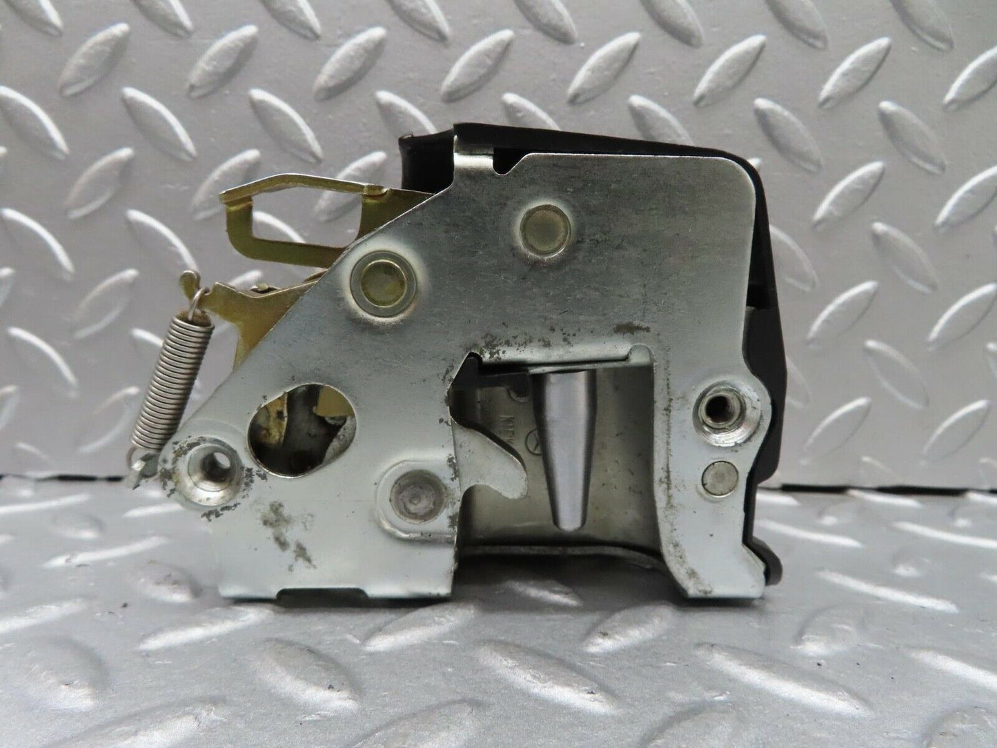 16052 Mercedes-Benz W123 280E Front Left Door Lock Mechanism 1237230108